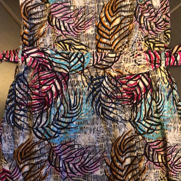 Host Pick! 🤩Colorful Strapless Dress with Leaf Design Size 4 - Picture 10 of 10